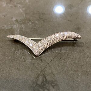 Tiffany Crystal V-Shape Platinum Tone Brooch - Sparkling diamonds